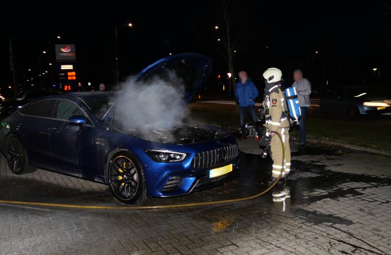 Hoogeveen: dure Mercedes AMG vat vlam
