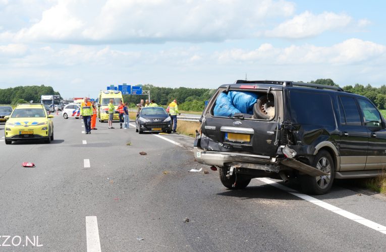 Hoogeveen: auto en trekker met oplegger met elkaar in aanraking op de A37